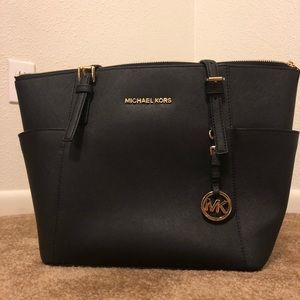 Michael Kors Jet Set East West Large Top zip Tote